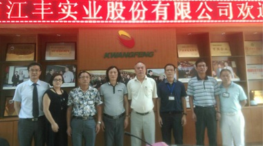 在香港，銷售每三只冰鮮雞就有兩只是江豐出品，但中國大陸的市場更大，這次找中擂合作就是要打開家門口的市場。中擂團隊開局便簽約虎艷芬作江豐代言，我們對接下來的合作充滿信心。